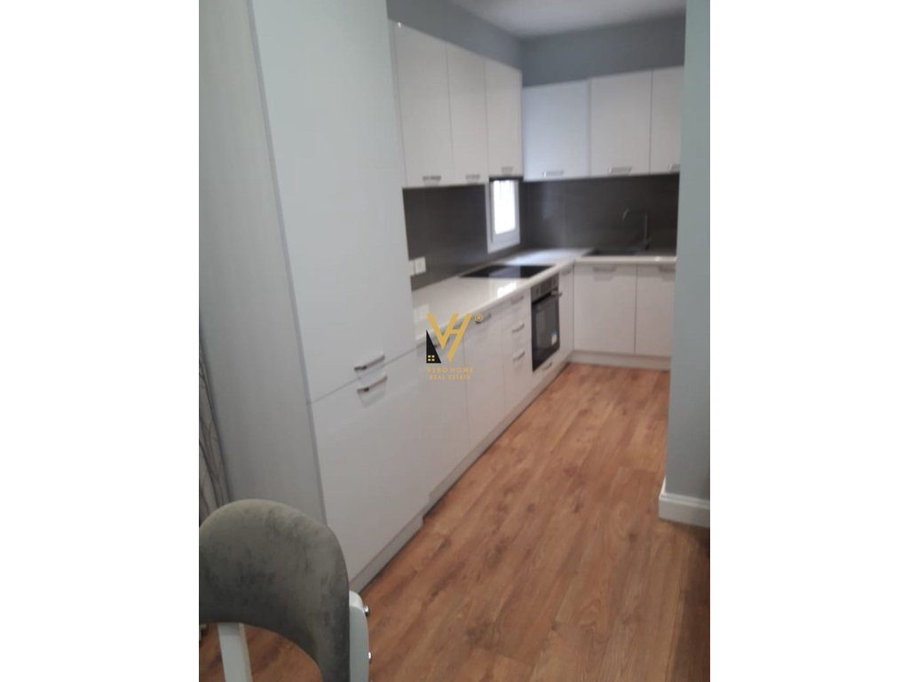 JEPET APARTAMENT 2+1 ME QERA TE 21 DHJETORI 700 EURO 2