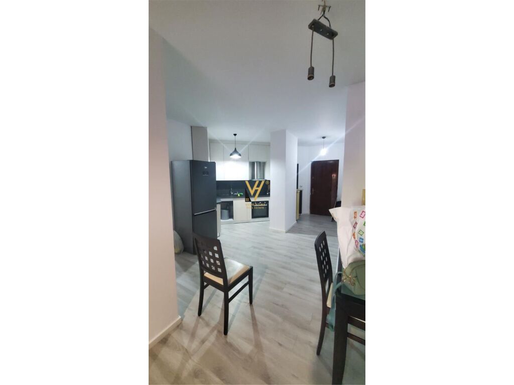 Jepet Apartament 1+1+ballkon me qera te Pazari i Ri 85 m2 4