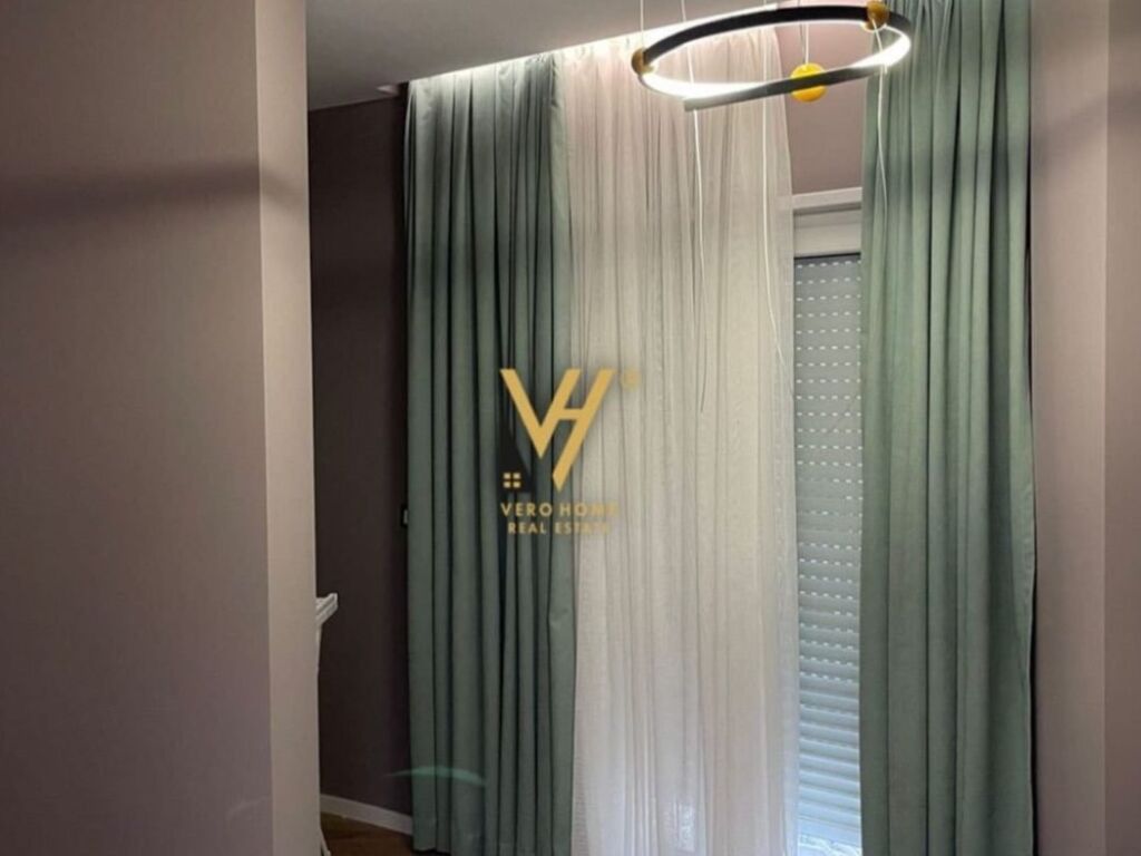 Jepet Apartament 3+1+2 me qera te Kodra e Diellit 2 130 m2