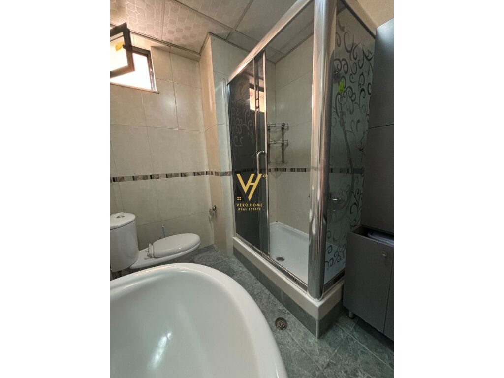 Jepet Apartament 2+1+2+ballkon me qera te 21 Dhjetori 108 m2
