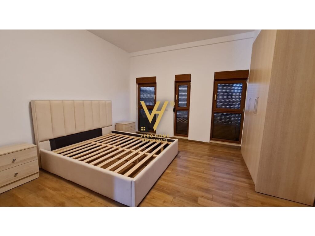Jepet Vile tre kateshe me qera te Tegu 438 m2 4