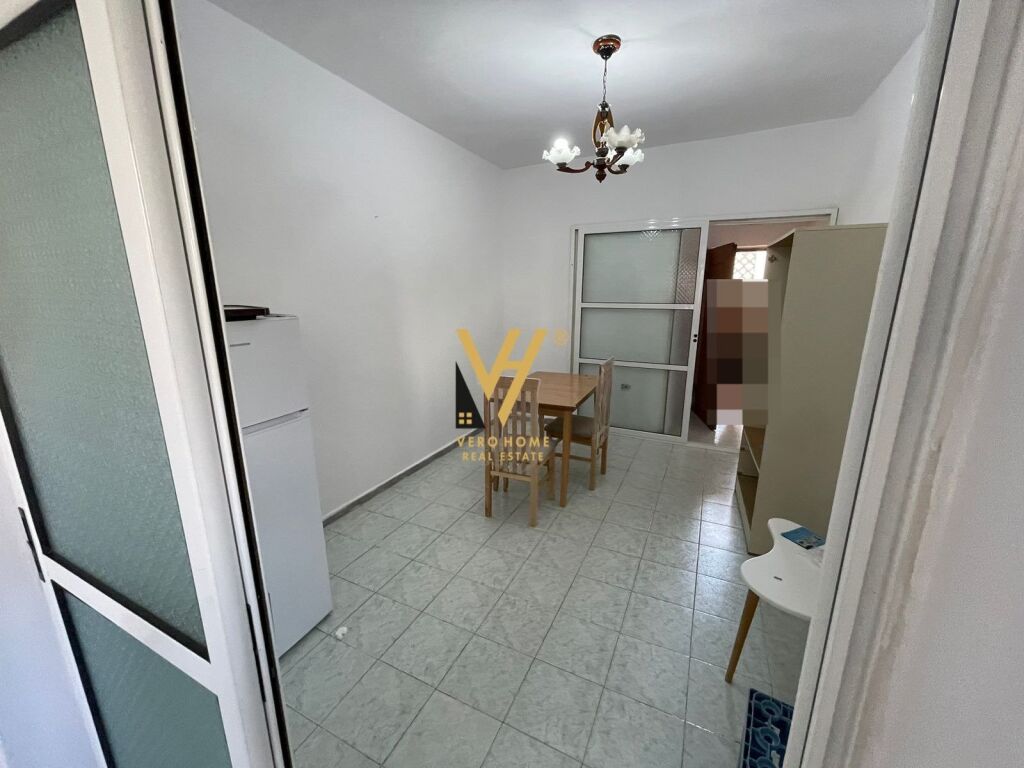 Jepet Apartament 2+1+ballkon me qera te Petro Nini Luarasi , Bllok 72 m2 2