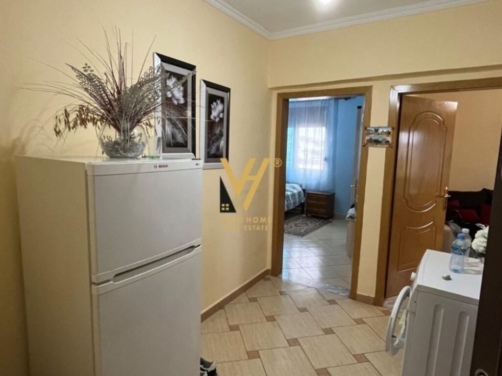 Shitet Apartament 2+1+2+ballkon te Lagjia 1 Maji , Fier 75 m2 4