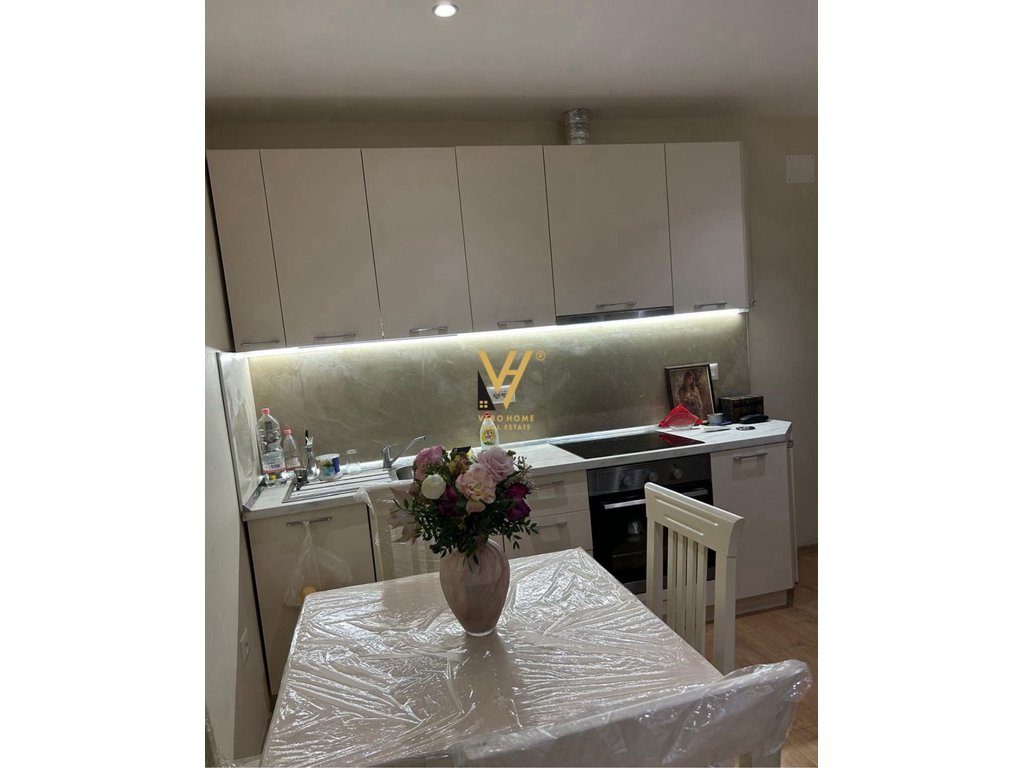 JEPET APARTAMENT 2+1 ME QERA TE BLV BAJRAM CURRI 550 EURO 2