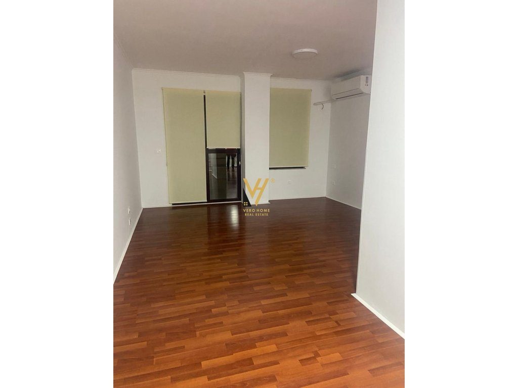 JEPET ZYRE 120 M2 ME QERA TEK BLLOKU 1.500 EURO 3