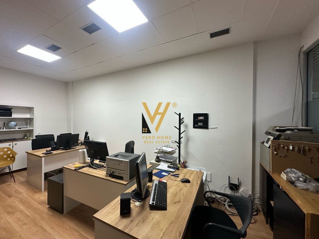 JEPET AMBIENT BIZNESI 56M2 ME QERA PRANE DELIJORGJIT 500 EURO