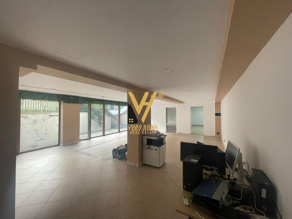 JEPET AMBIENT BIZNESI 170 M2 ME QERA TE PAZAR I RI 2.000 EURO 2