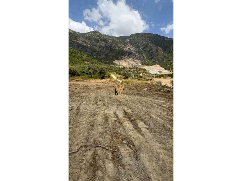 SHITET TOKE 2.000 M2 TE RRUGA E ARBRIT, TUFINE 200.000 EURO 4