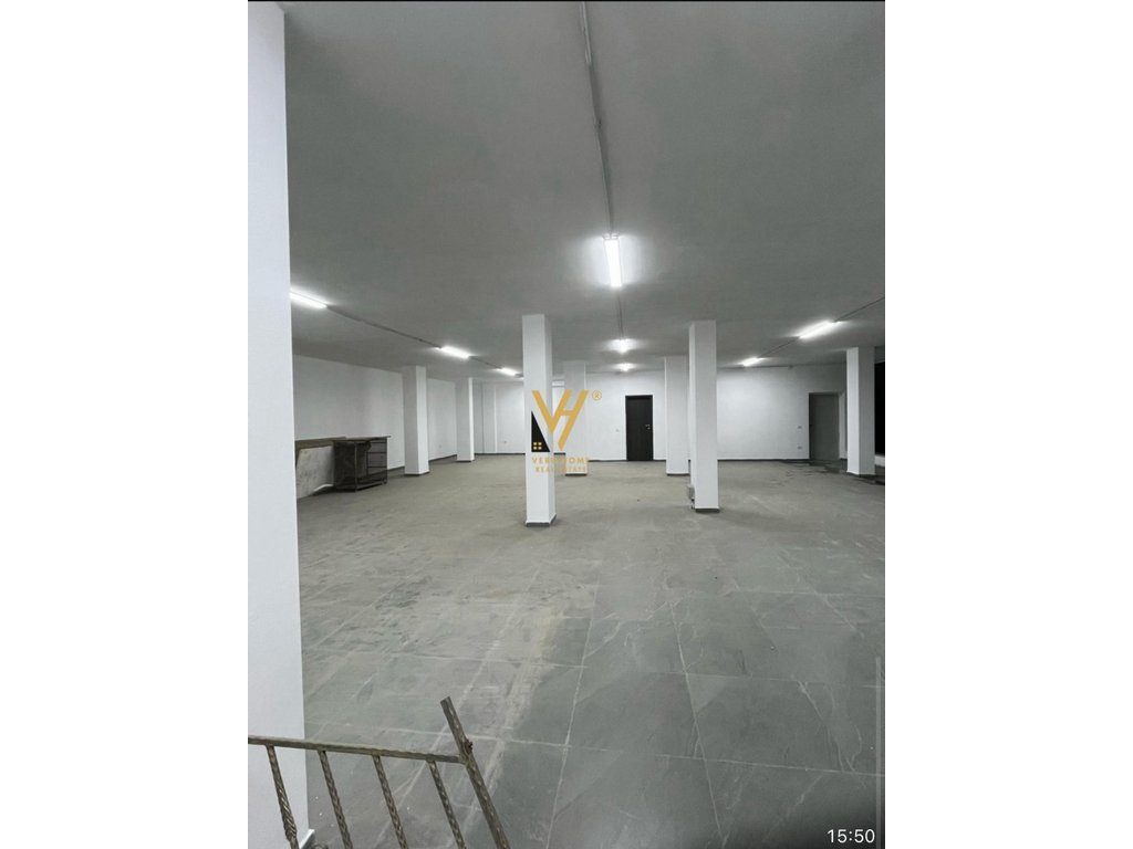 JEPET AMBIENT BIZNESI 240 M2 ME QERA NE PASKUQAN 800 EURO