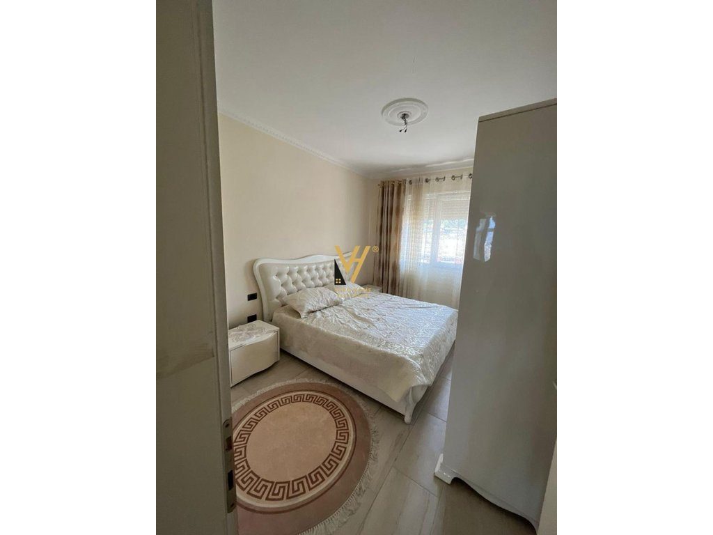 JEPET APARTAMENT 2+1+ BLK ME QERA TE KOPSHTI BOTANIK 50.000 LEKE 3