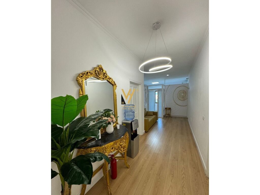 Jepet Klinik Gjinekologjike me qera te Kopshti Botanik 100 m2