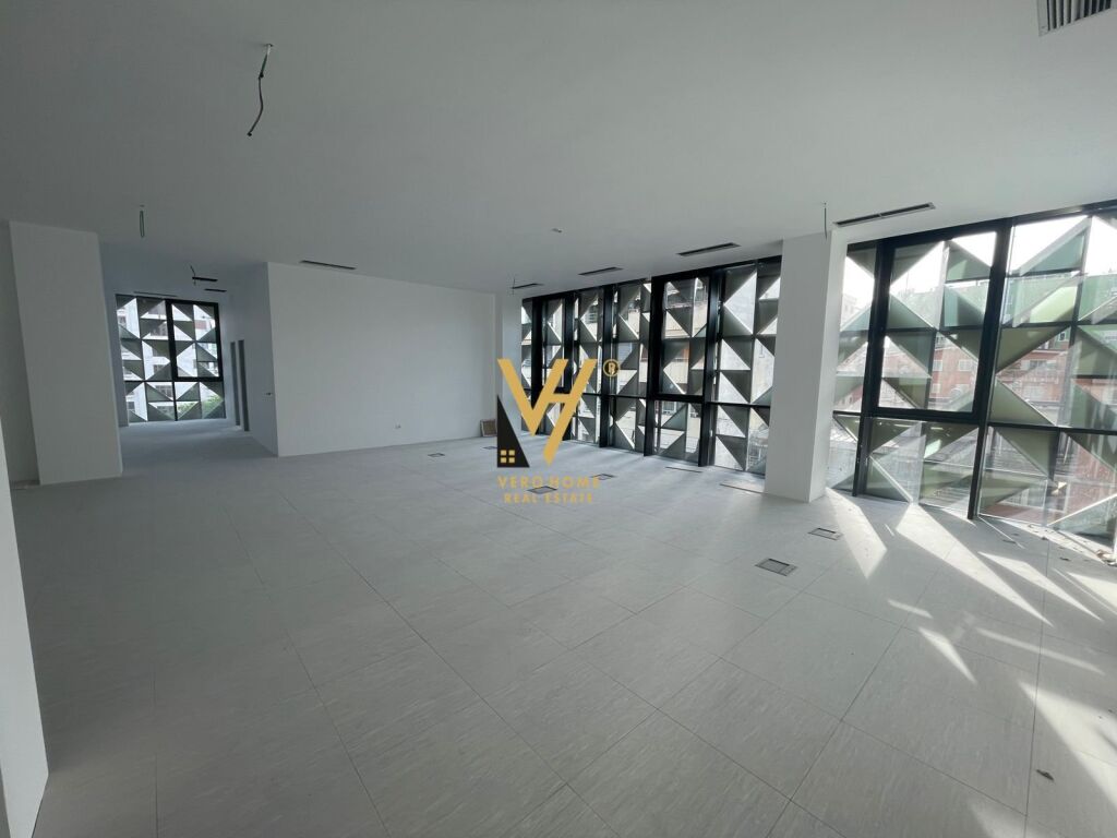 Jepet zyre me qera te Blloku , Rainbow Center 306 m2 3