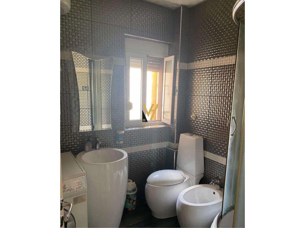 JEPET APARTAMENT 1+1 ME QERA TE RRUGA E DURRESIT 50.000 LEKE 4