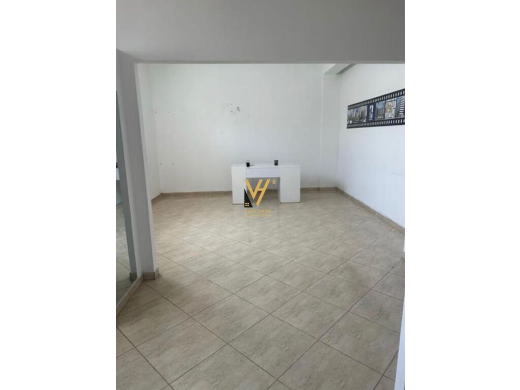 Jepet Ambient Biznesi me qera te Rruga Lord Bajron 50 m2 2