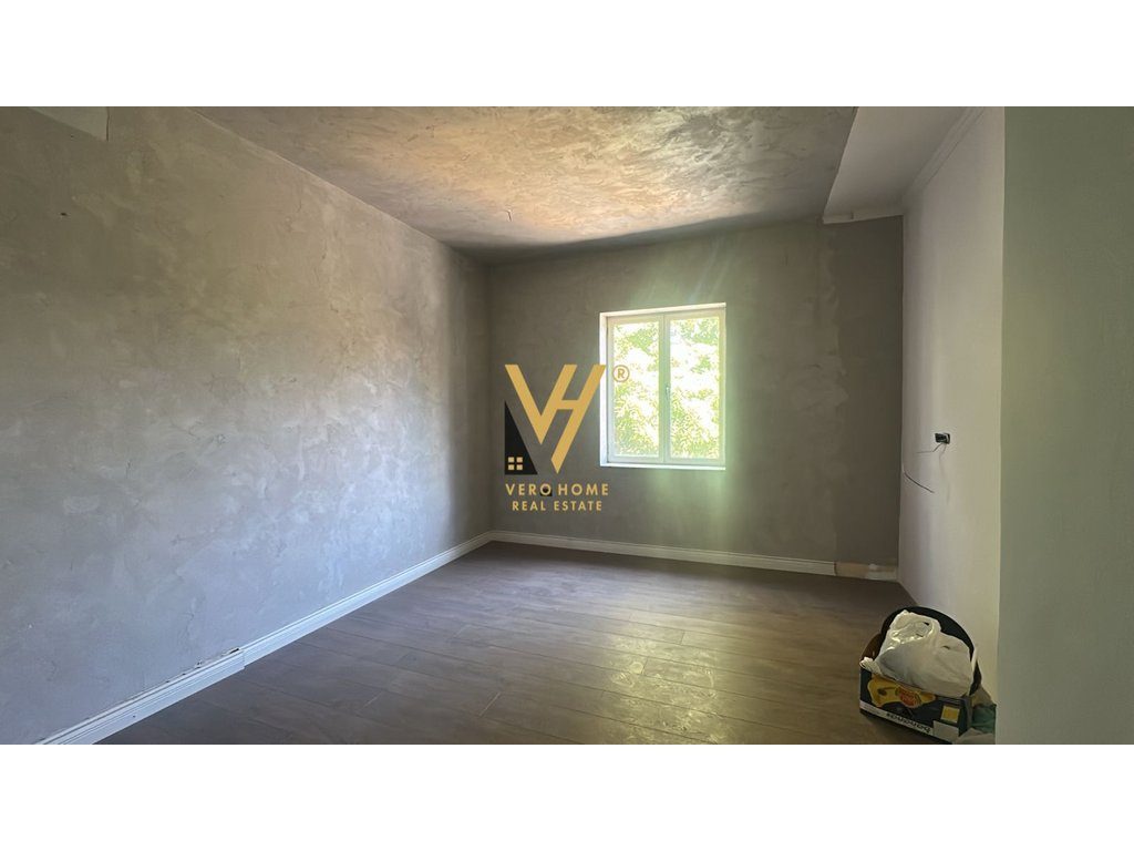 JEPET ZYRE 90M2 ME QERA TE SHESHI WILLSON 1.000 EURO