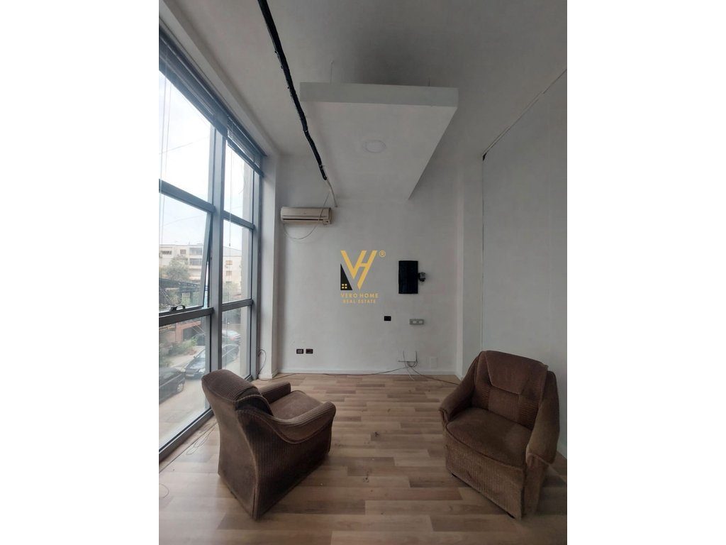 JEPET ZYRE 55 M2 ME QERA TE RRUGA E KAVAJES 700 EURO 2