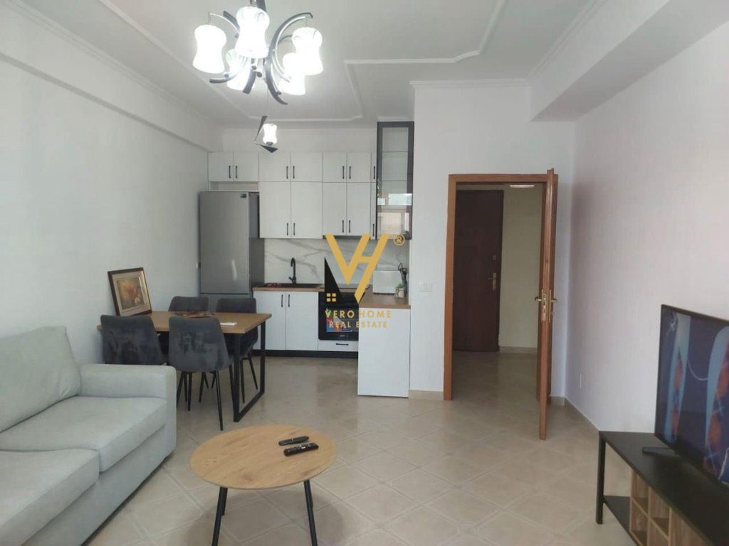 JEPET APARTAMENT 1+1+BLK ME QERA TE KOMUNA E PARISIT 60.000 LEKE 2