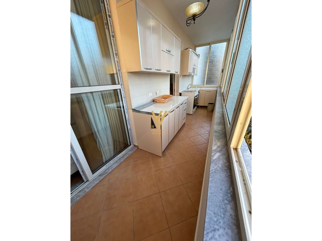 Shitet Apartament 3+1+2 te Kodra e Diellit 120 m2 3