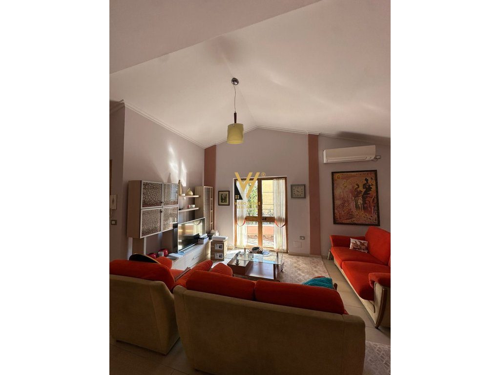 JEPET APARTAMENT 3+1 ME QIRA TE KOMUNA E PARISIT 1.000 EURO