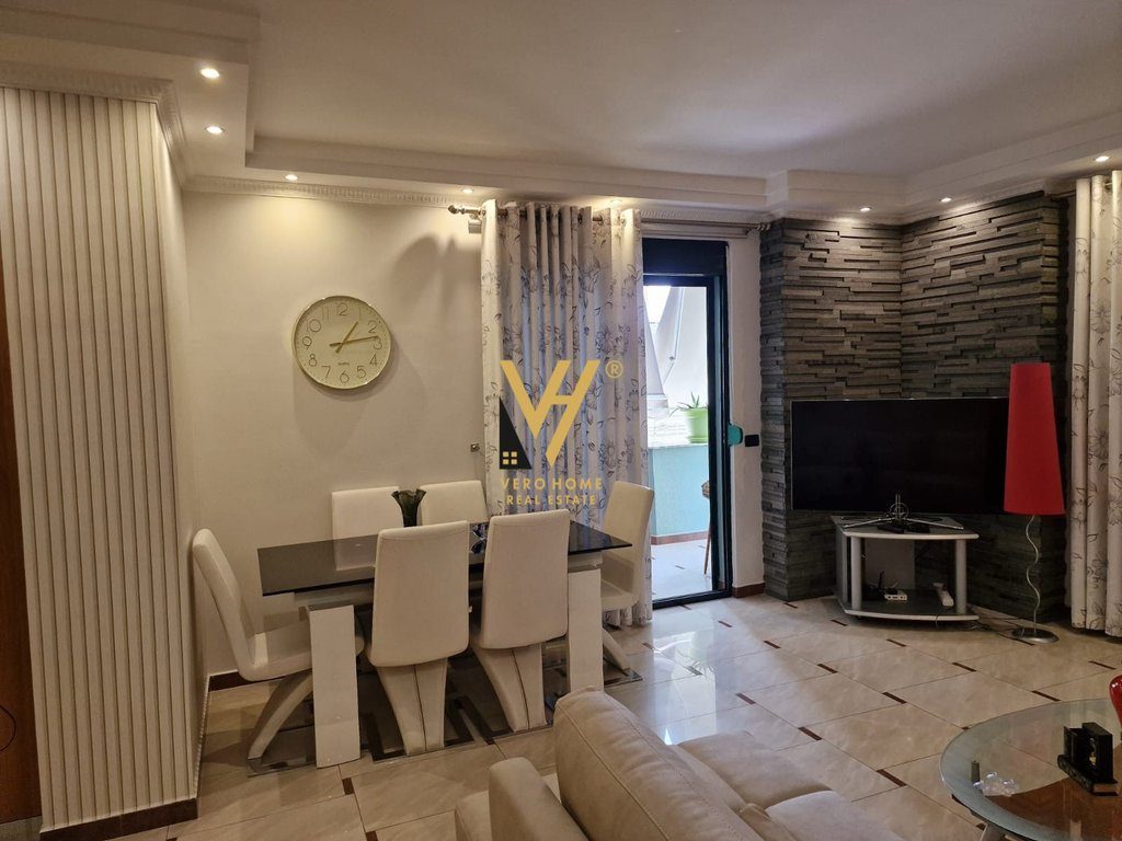 JEPET APARTAMENT 2+1+2 ME QERA TE MYSLYM SHYRI 800 EURO 3