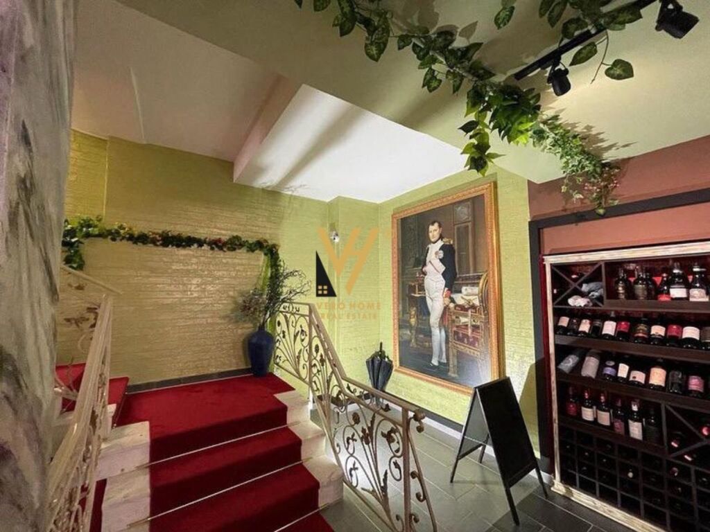 Shitet Bar-Restorant ne Bllok 220 m2