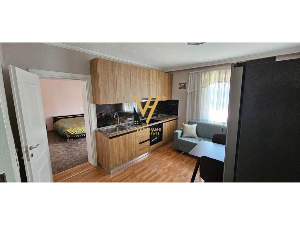 JEPET APARTAMENT 1+1+BLK ME QERA TEK ISH TREGU ELEKTRIK 50.000 LEKE 2