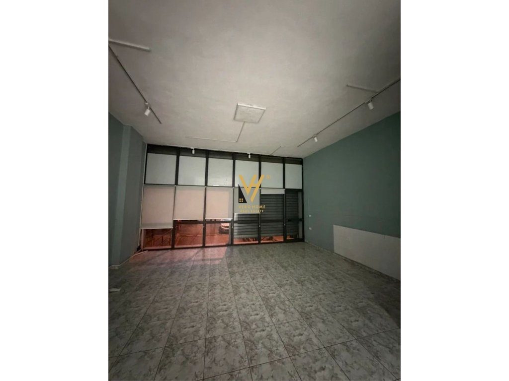 JEPET AMBIENT BIZNESI 82 M2 ME QIRA TE RRUGA E DIBRES 850 EURO 3