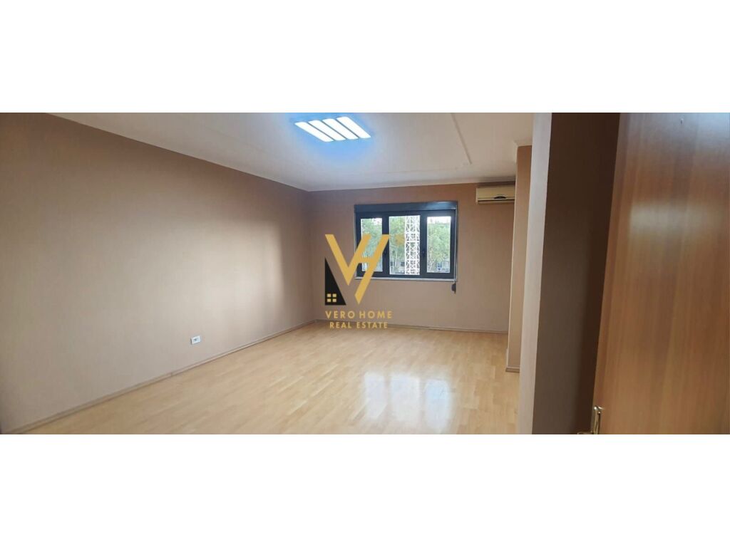 Jepet Zyre me qera ne Qender 160 m2