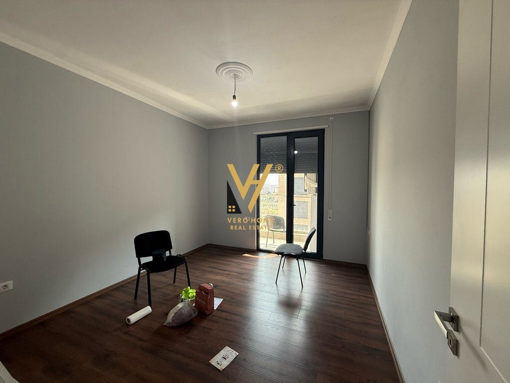 JEPET APARTAMENT 3+1+2+BLK ME QERA NE PORCELAN 70.000 LEKE 4