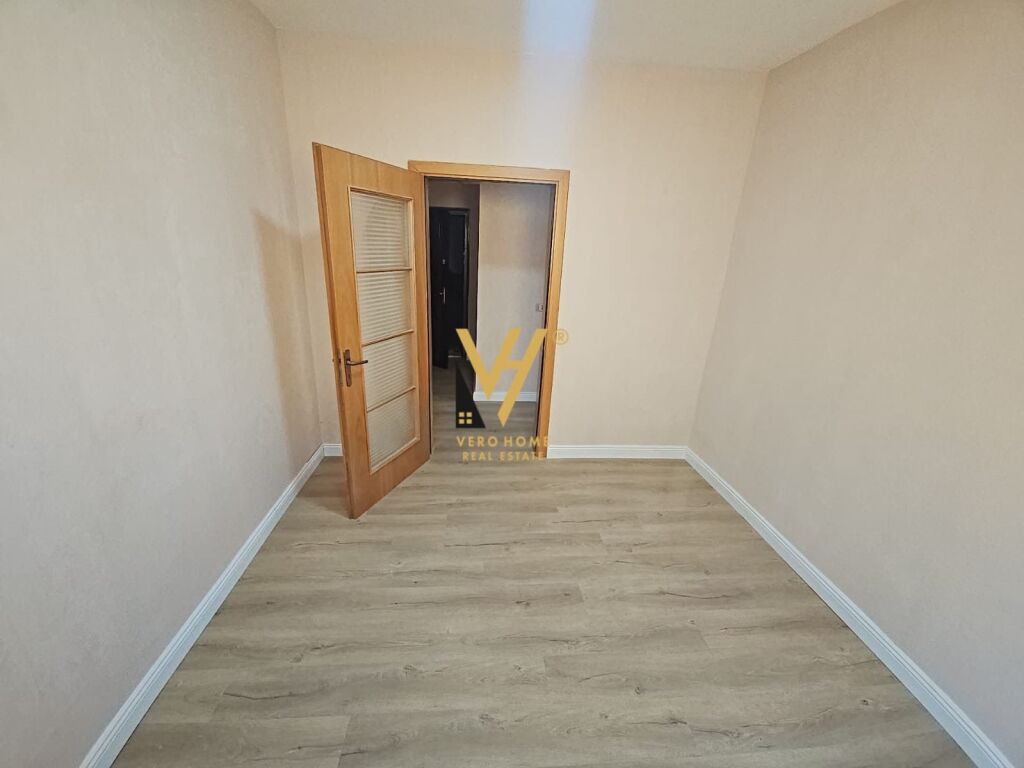 Shitet Apartament 1+1+ballkon ne Durres, Hotel Adriatik 45 m2