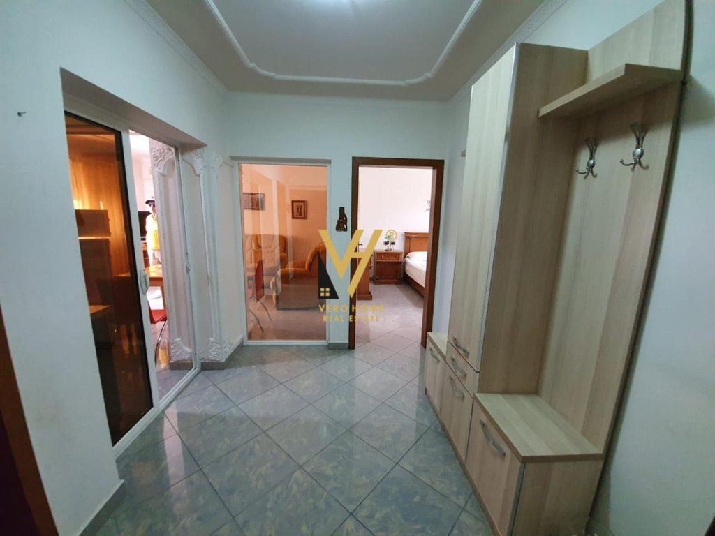 JEPET APARTAMENT 1+1 ME QERA NE MYSLYM SHYR 60.000 LEKE 3