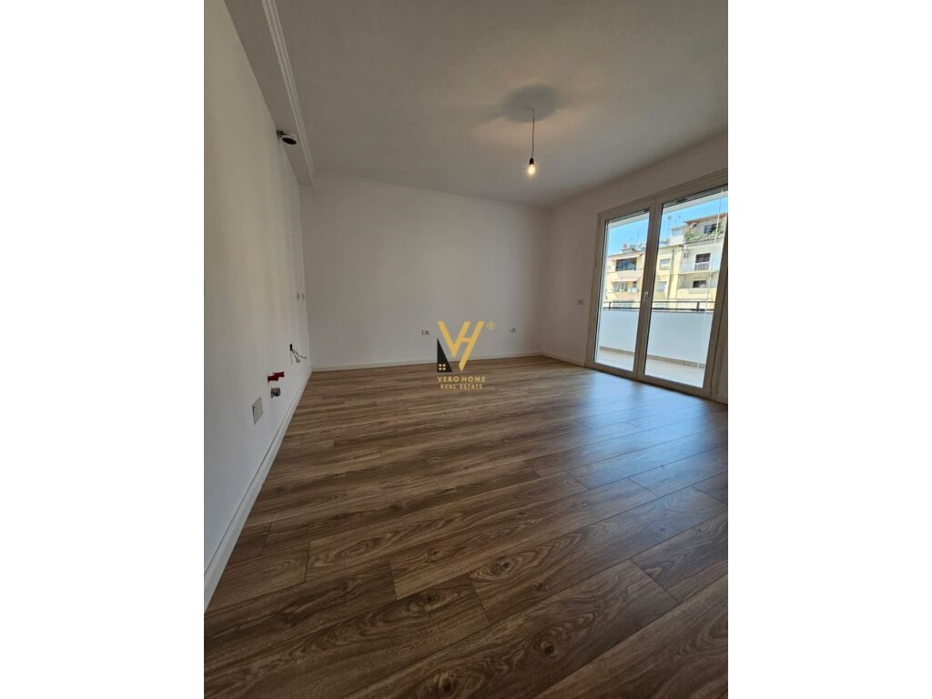 Shitet Apartament 1+1+ballkon te Rruga Petro Nini Luarasi 72 m2