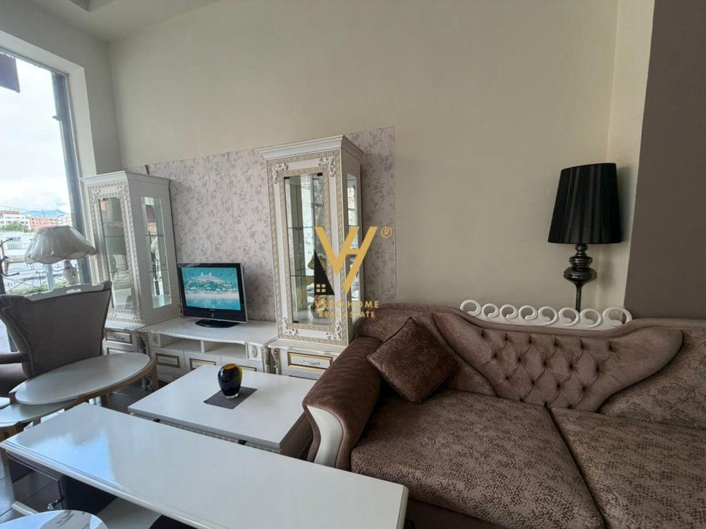JEPET GODINE BIZNESI 360M2 ME QIRA TE STACIONI TRENIT 750.000 LEKE 2