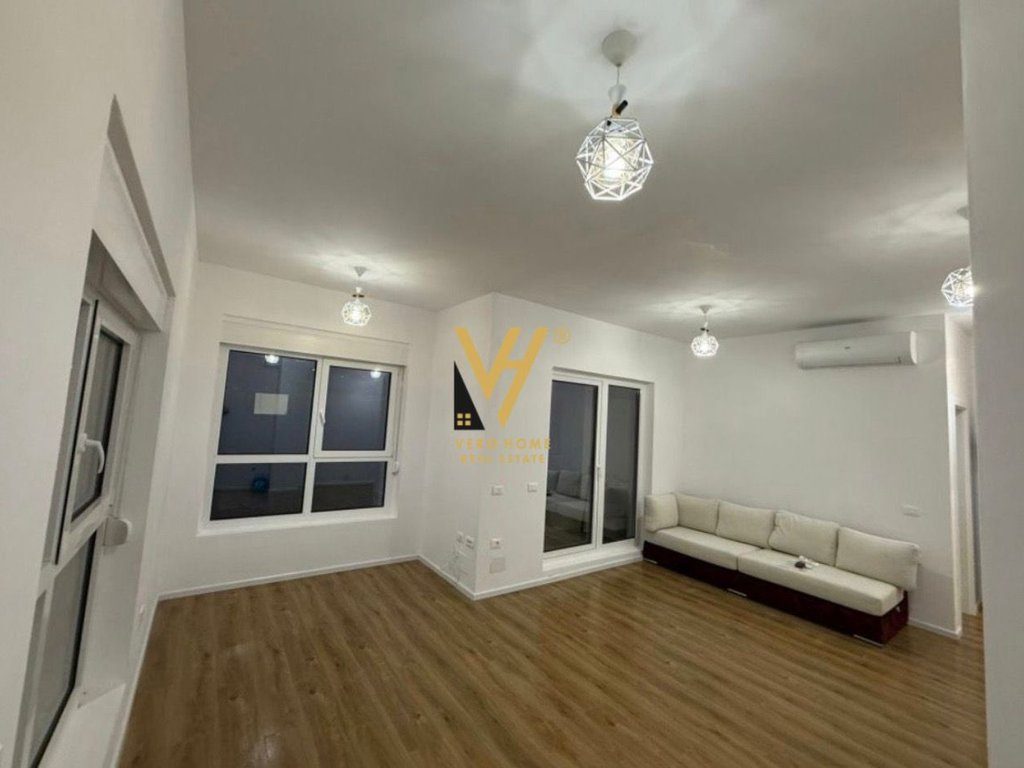 JEPET ZYRE 50 M2 ME QIRA TE KOMPLEKSI KADIU 40.000 LEKE 3