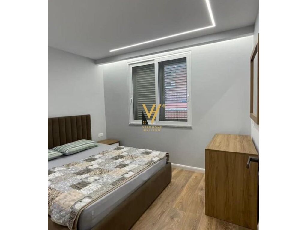 Jepet Apartament 1+1 me qera te Blloku 90 m2 2