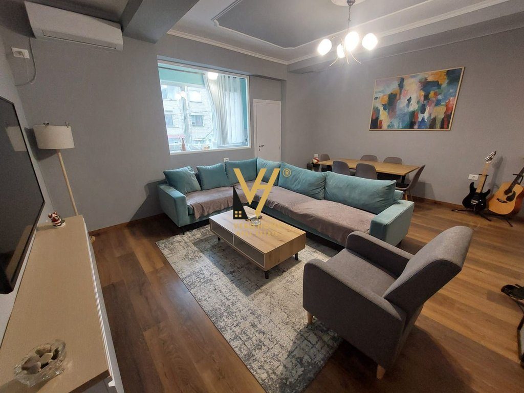 JEPET VILE TRE KATESHE ME QIRA TE RRUGA E ELBASANIT 1.200 EURO 2