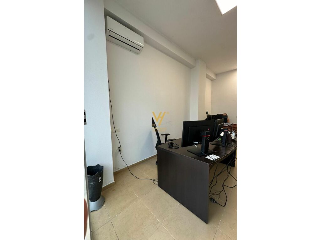 Shitet Dyqan te Zogu i Zi 28 m2
