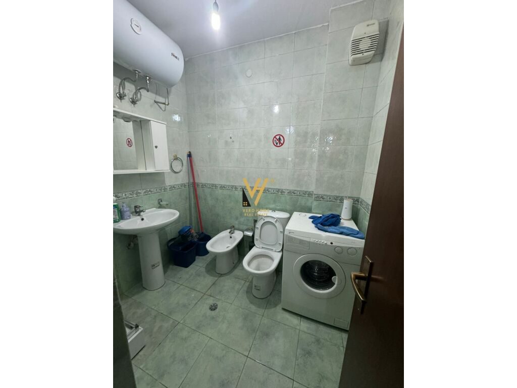 Jepet Zyre me qera te Bulevardi Zogu i Pare 160 m2 3