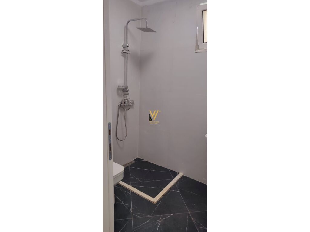 Jepet ambjent biznesi me qera te Zogu i Zi 50 m2 2