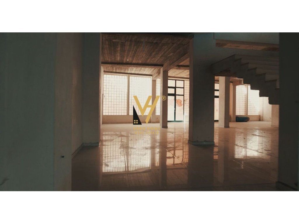 JEPET AMBIENT BIZNESI 1.100 M2 ME QERA TE KRISTAL CENTER 11.000 EURO 4