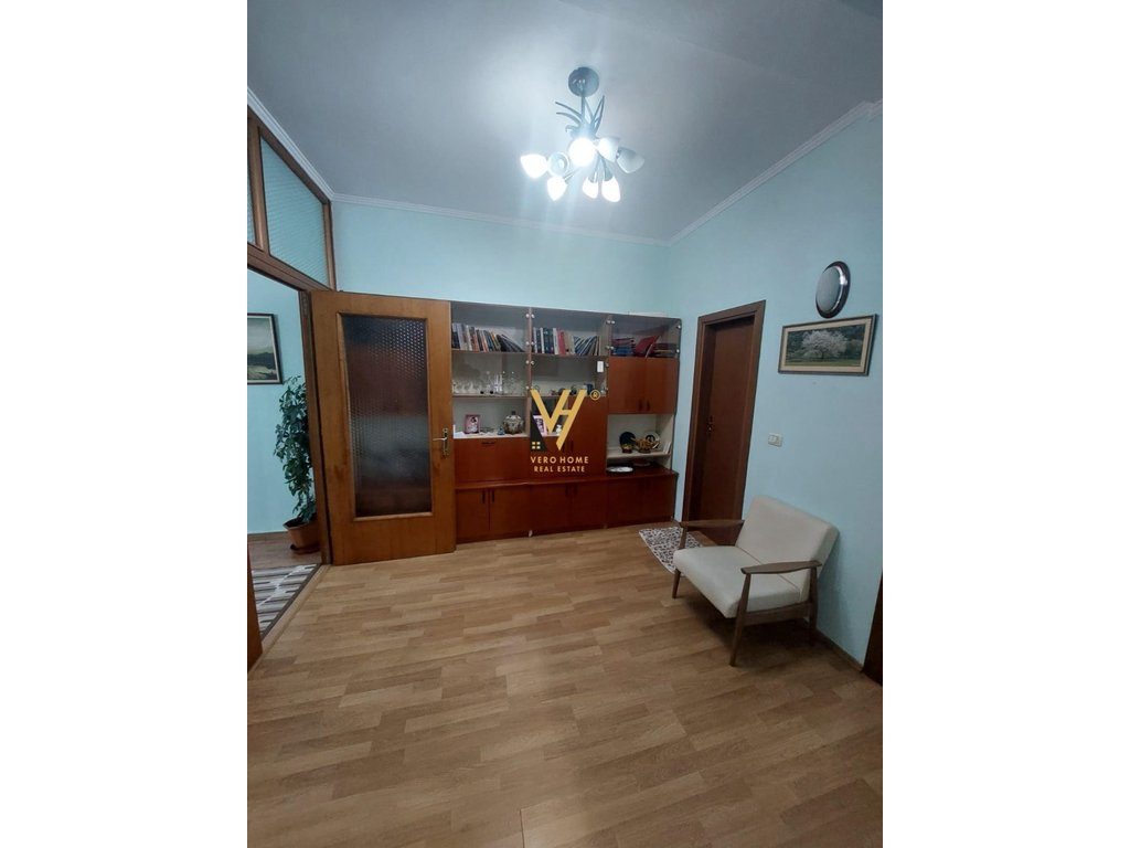 JEPET APARTAMENT 3+1+2+BLK ME QERA TE RRUGA BARDHYL 60.000 LEKE 4