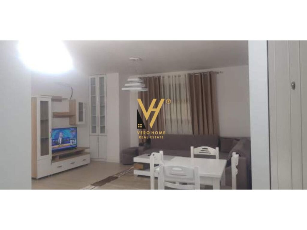 Jepet Apartament 2+1+ballkon me qera te Vila L , Astir 96 m2