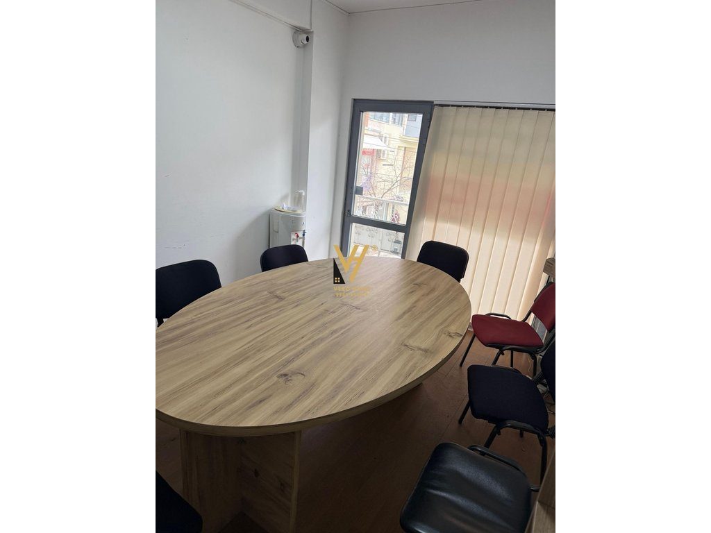 JEPET ZYRE 60 M2 ME QIRA TE RRUGA E ELBASANIT 50.000 LEKE 4