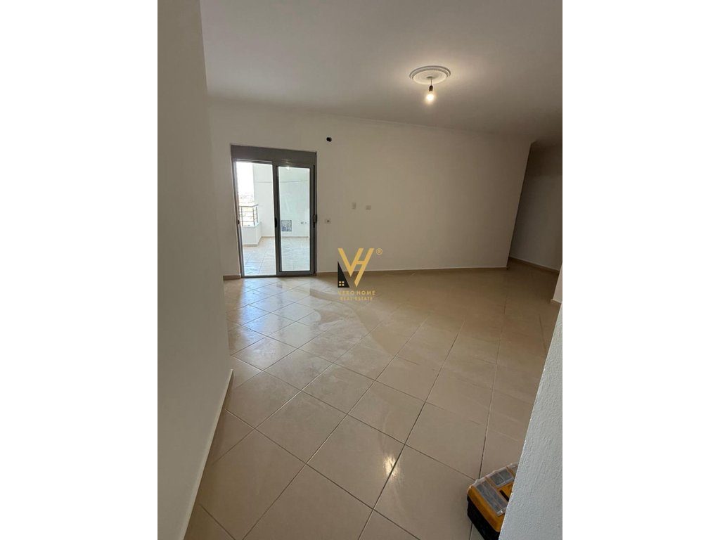 SHITET APARTAMENT 2+1+2 NE FIER 8.800.000 LEKE