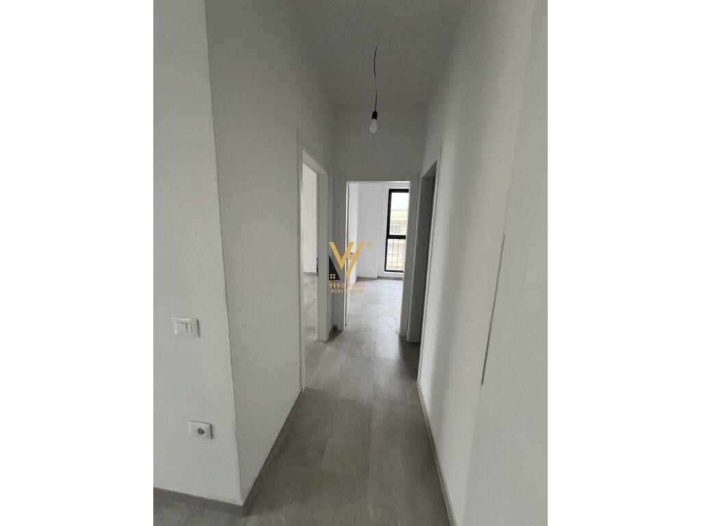 Jepet zyre me qera te Kompleksi Olimpik 110 m2 3