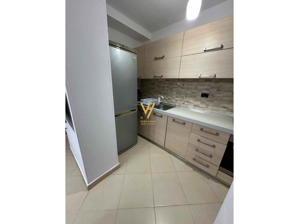 JEPET APARTAMENT 2+1+BLK ME QERA NE XHAMLLIK 50.000 LEKE 2