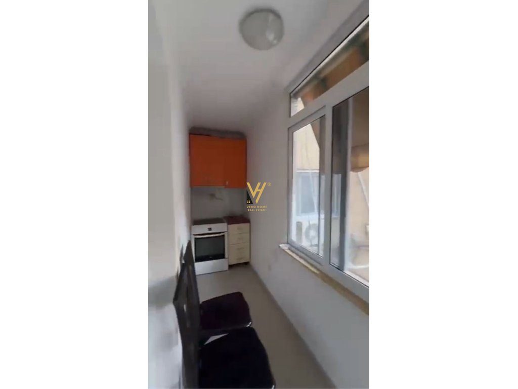 JEPET APARTAMENT 3+1+BLK ME QERA TE PAZARI I RI 90.000 LEKE 2