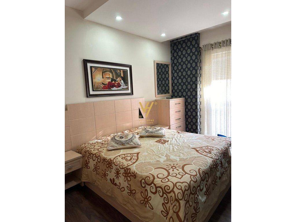 JEPET APARTAMENT 3+1+BLK ME QERA TE KOM.KONTAKT, ISH PARKU 95.000 LEKE 4