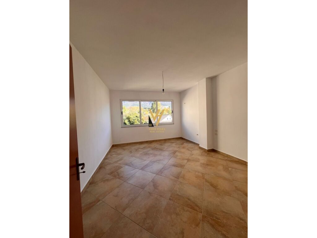 Shitet Apartament 2+1+2+ballkon ne Fresku 150 m2 2