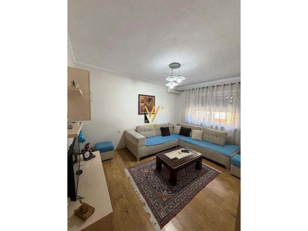 JEPET APARTAMENT 1+1 ME QERA TE SHKOLLA E BASHKUAR 450 EURO